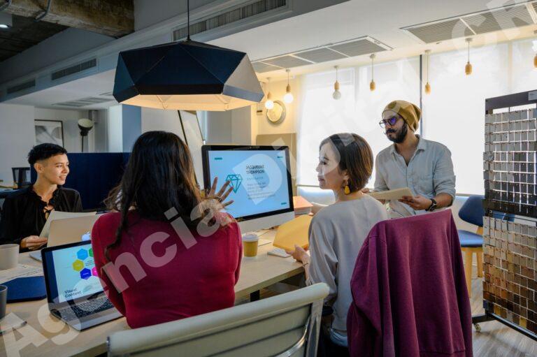 Agencia de marketing digital: agencia vs freelancer marketing para empresas en Costa Rica