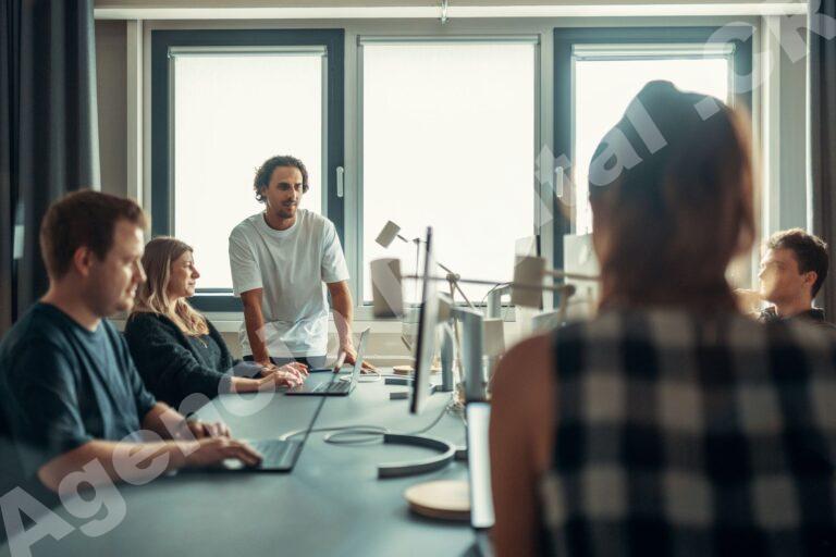 Agencia de marketing digital: agencia vs freelancer marketing para empresas en Costa Rica