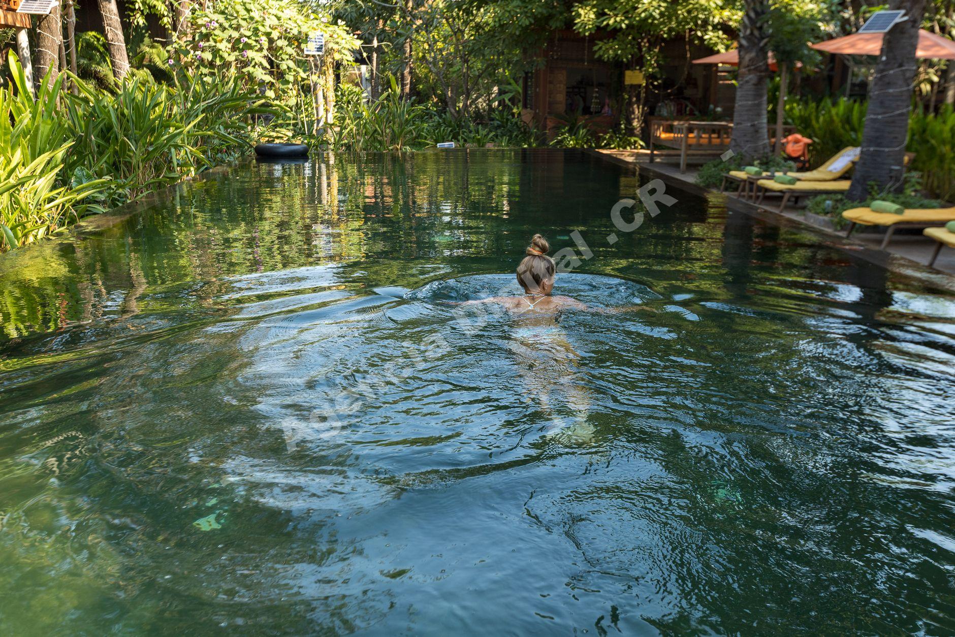Imagen de un resort de lujo con clientes felices