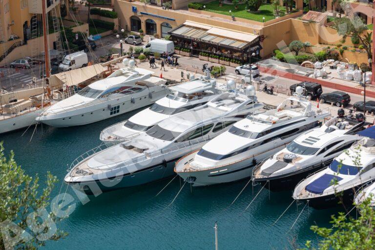 Experiencia de lujo en marina con yate