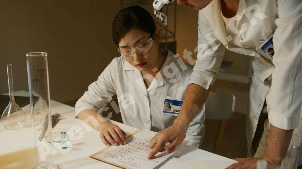 Laboratorio farmacéutico en acción