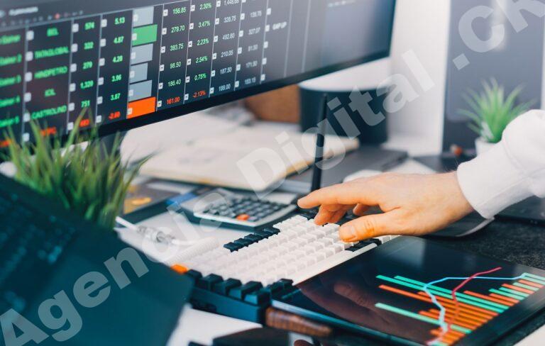 Equipo de trabajo en una estrategia de SaaS
