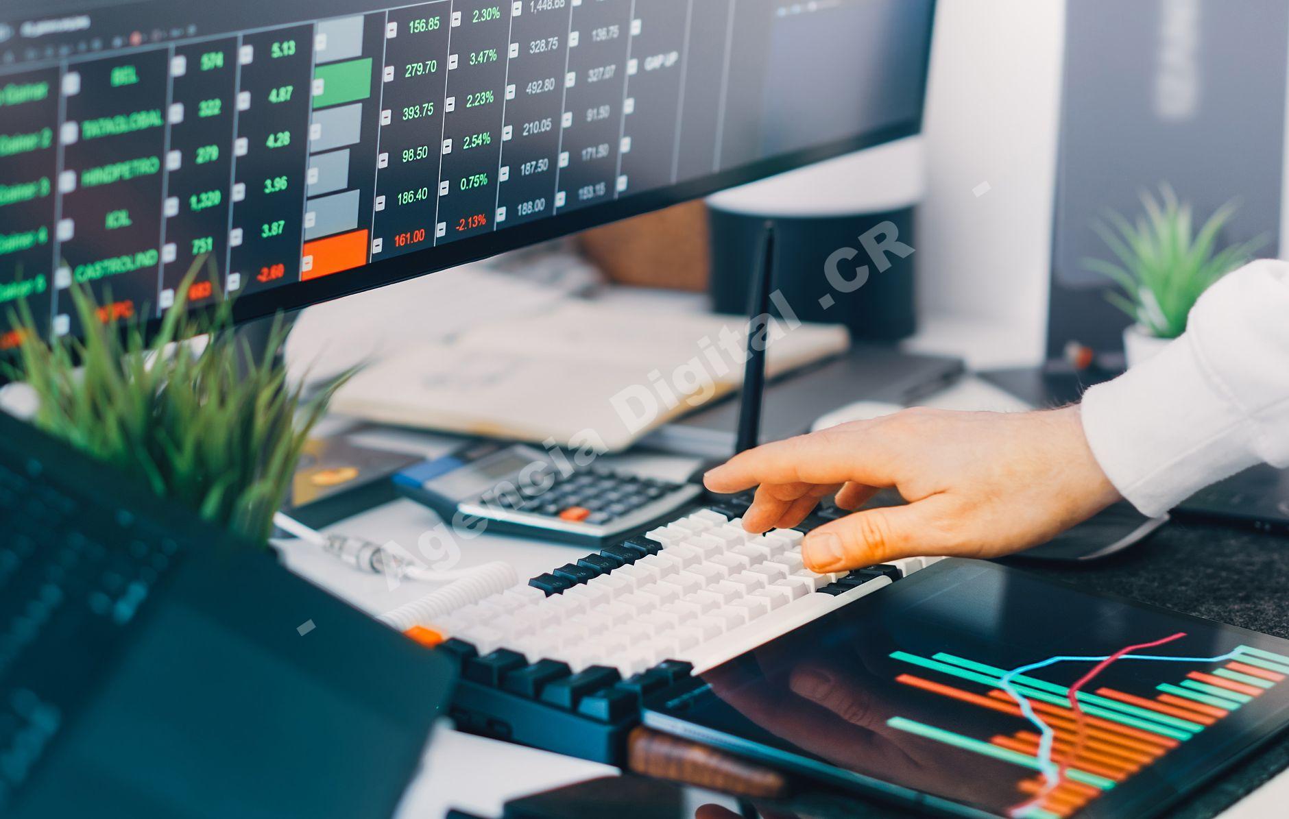 Equipo de trabajo en una estrategia de SaaS