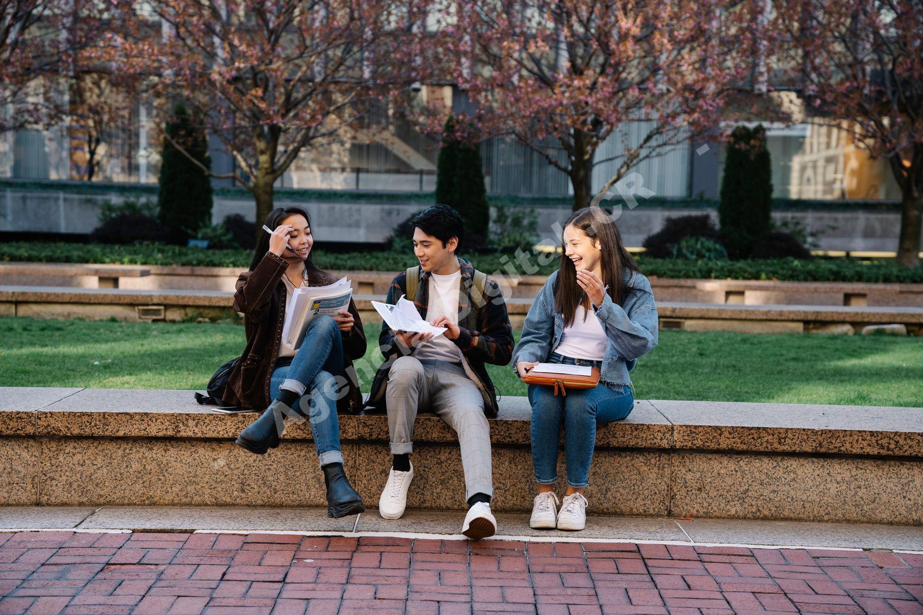 Estudiantes en proceso de admisión universitaria