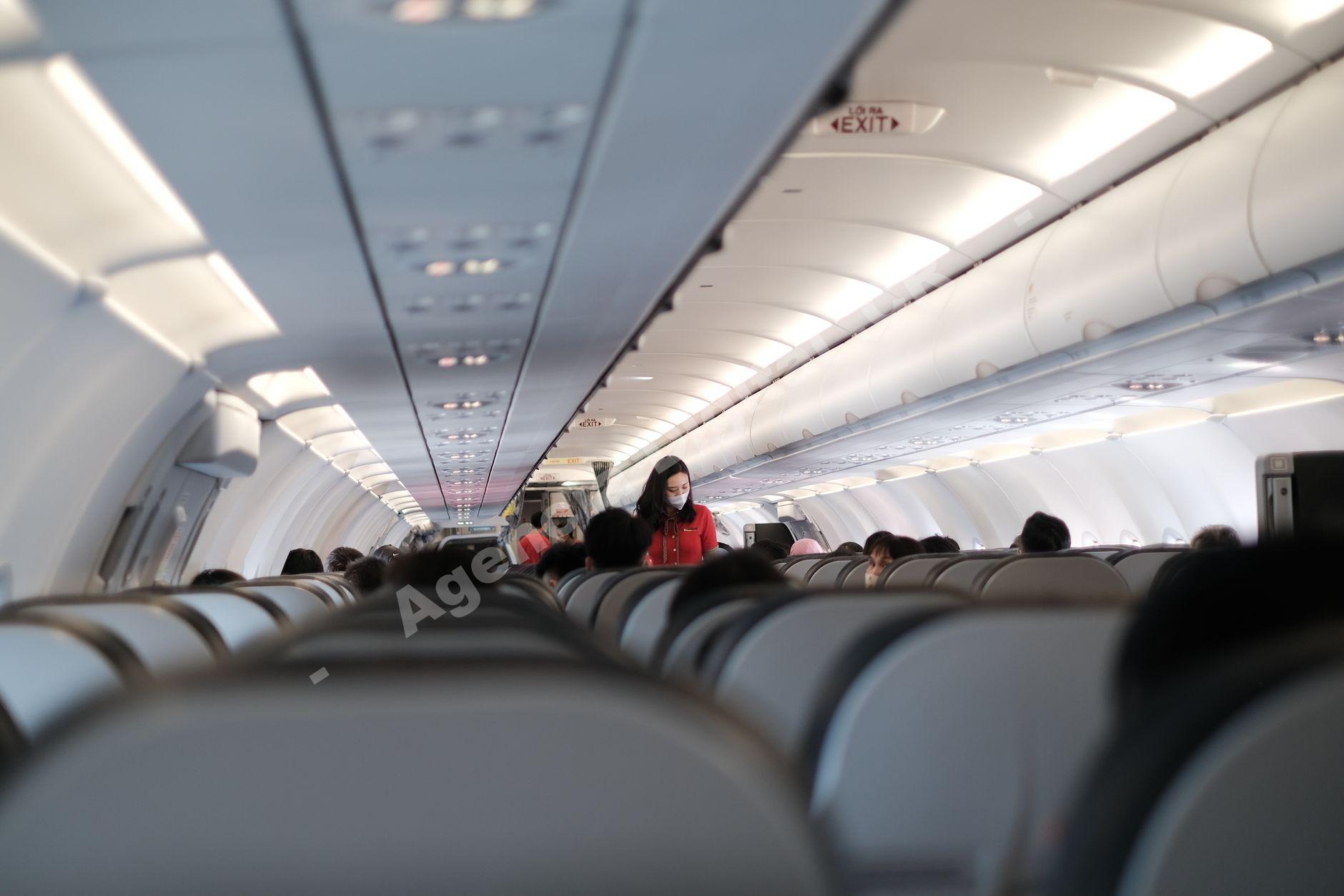 Equipo de atención al cliente en aerolínea
