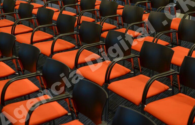 Reunión de negocios durante un congreso