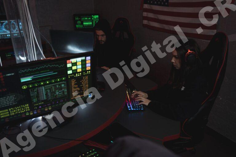 Equipo analizando un reporte ejecutivo de seguridad
