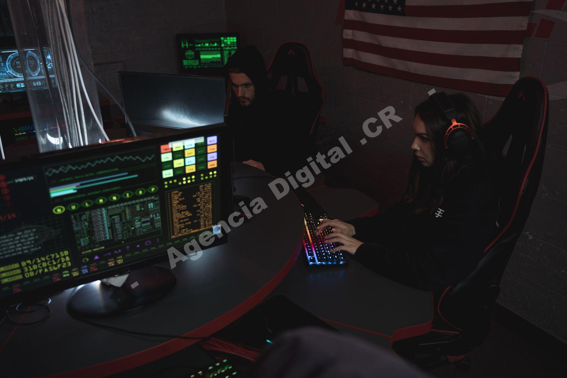 Equipo analizando un reporte ejecutivo de seguridad