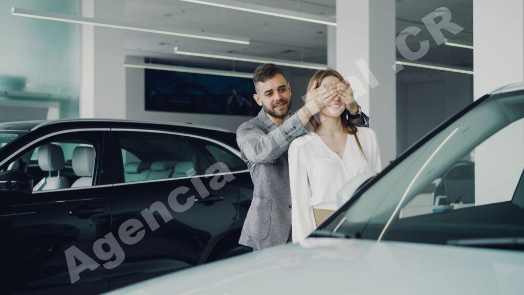 Concesionario de autos con atención al cliente
