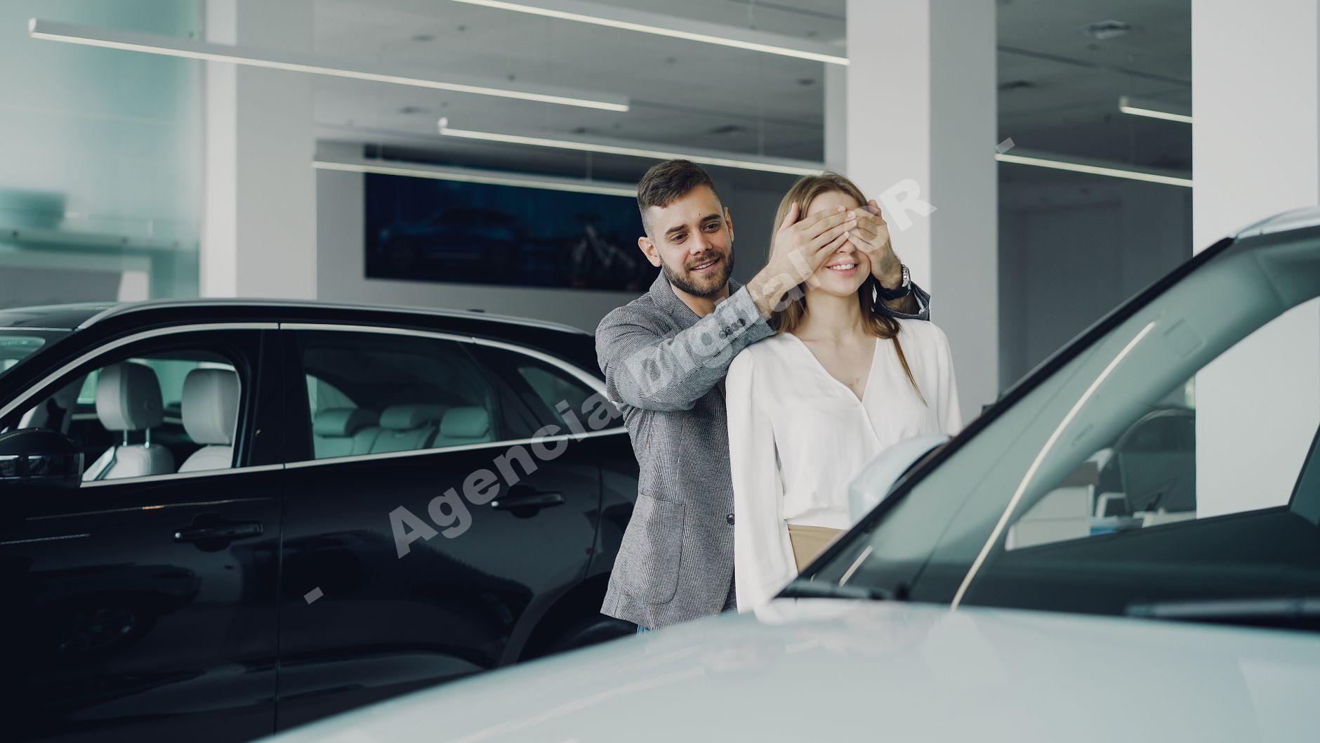 Concesionario de autos con atención al cliente