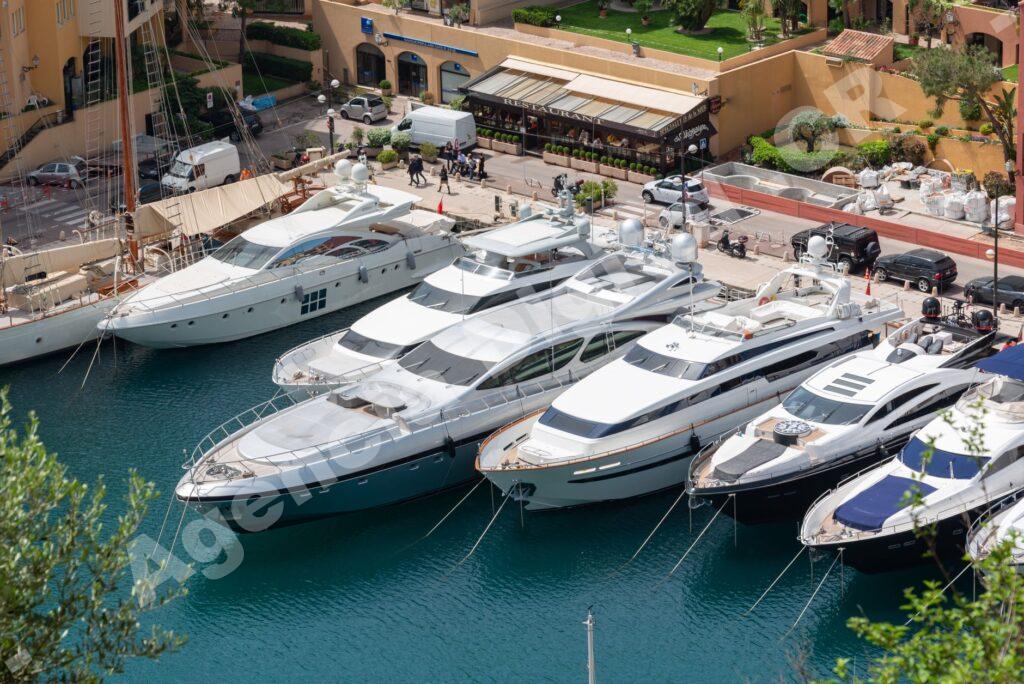 Marina de lujo con yates