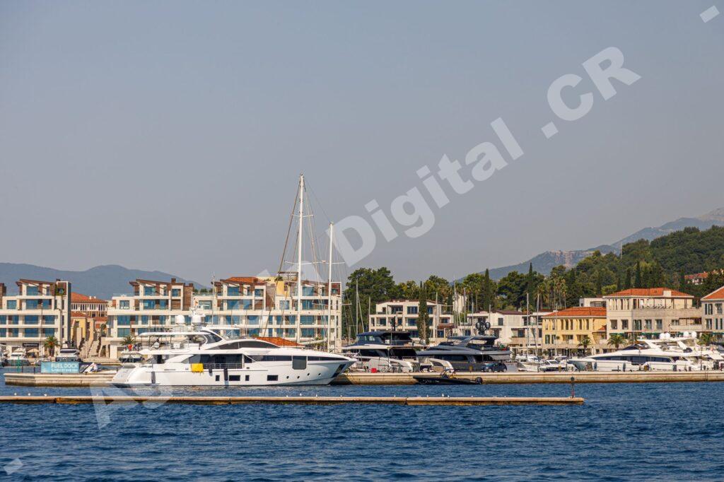 Marina de lujo con yates