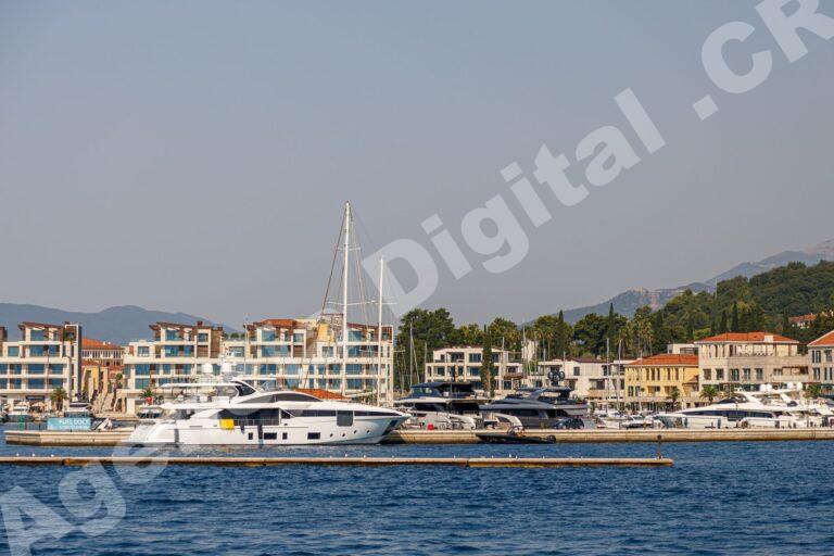 Marina de lujo con yates